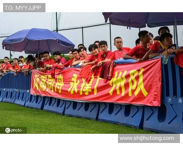 广州篮球队实力引发热议球迷对球队表现的不同看法与争论